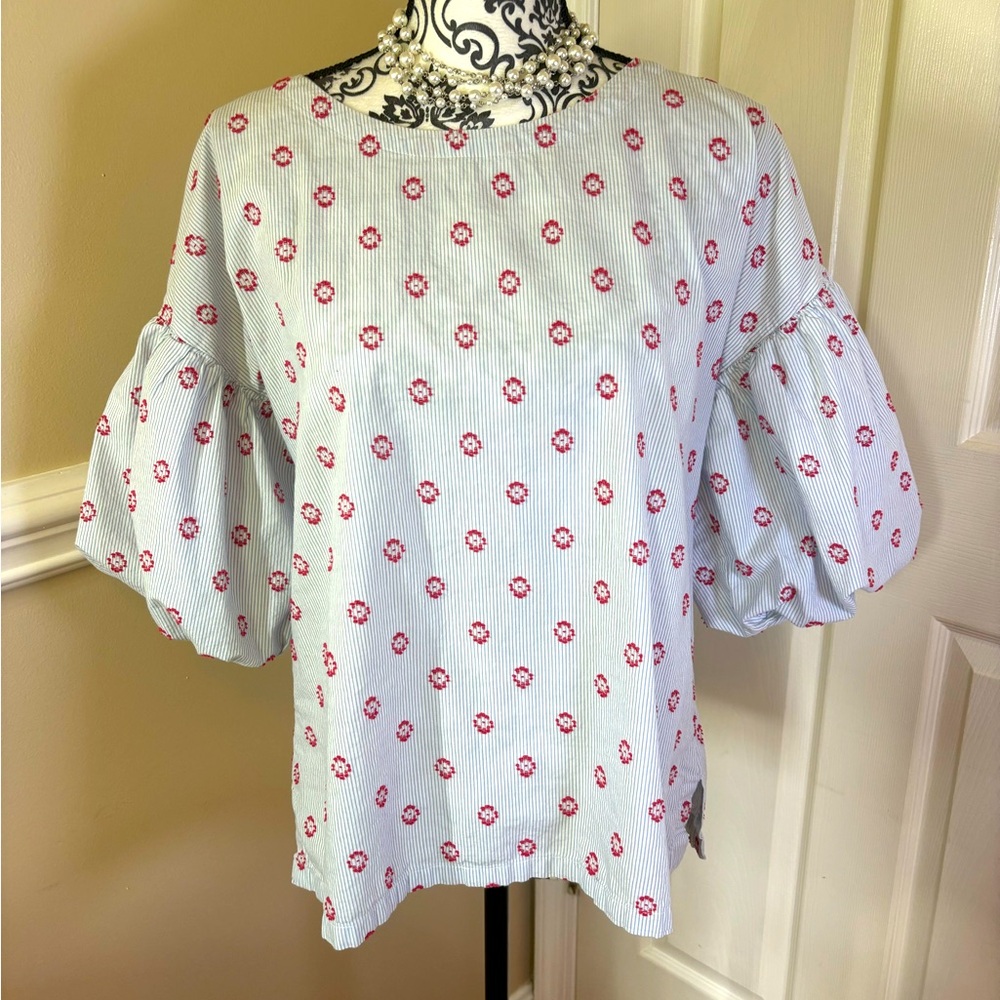Lift, women’s puff sleeve top, blue & white, size Med.